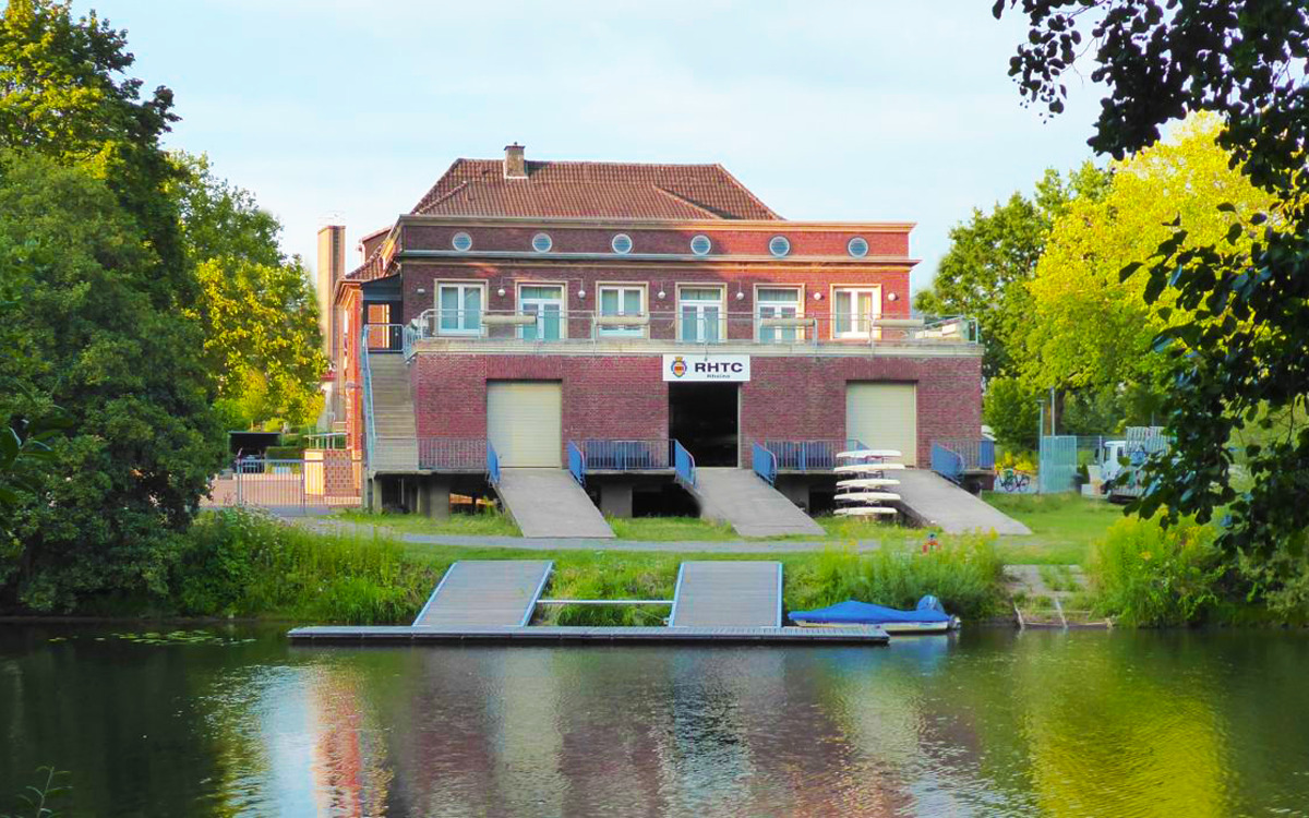 Das Bootshaus Rheine mit der Ruderabteilung des RHTC Rheine.